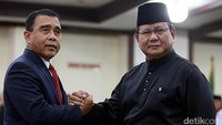 Ketua Umum Komite Olahraga Nasional Indonesia (KONI) Pusat, Tono Suratman melantik Prabowo Subianto sebagai Ketua Umum PB Ikatan Pencak Silat Indonesia (IPSI) periode 2016-2020 di Jakarta.