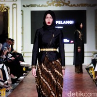Koleksi Dian Pelangi Fall/Winter 2017. Foto: Mohammad Abduh/Wolipop