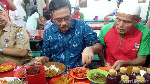 Djarot resmikan Loksem Nasi Kapau Kramat / 