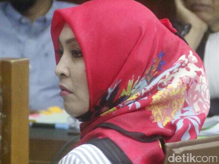 Jadi Saksi Sidang Hambalang, Angie Nangis Dicecar Pengacara Choel