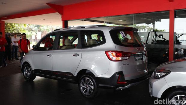 Wuling Confero S