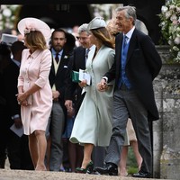 Inilah ayah dan ibu Pippa Middleton, Carole Middleton dan Michael Middleton.  (Photo by Justin Tallis - WPA Pool/Getty Images)