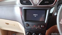 Sistem hiburan juga telah dilengkapi dengan Head Unit 8 inchi dan juga Audio Control dan Call Button pada tombol setir. Foto: Dina Rayanti