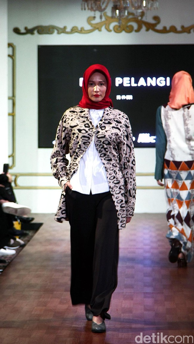 Koleksi Dian Pelangi Fall/Winter 2017. Foto: Mohammad Abduh/Wolipop