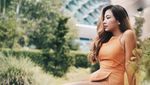 Lekuk Tubuh Nadia Vega dalam Dress Biru