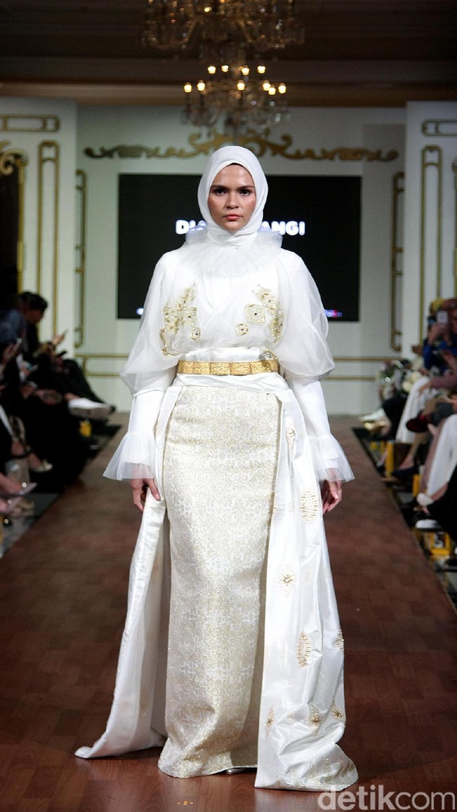 Koleksi Dian Pelangi Fall/Winter 2017. Foto: Mohammad Abduh/Wolipop