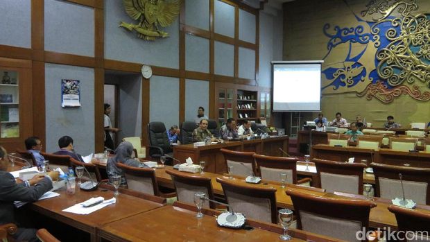 Rapat Baleg / 