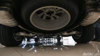 All New Discovery terlihat seperti sebuah Evoque yang diberikan weight gain, sehingga tubuhnya melar kesana dan kesini. All New Discovery juga meninggalkan desain mengotak yang jadi ciri khasnya.