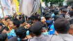 Polisi dan Mahasiswa Saling Dorong di Kemenko PMK