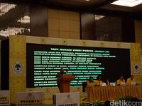 Panglima Gatot baca puisi di acara Golkar.