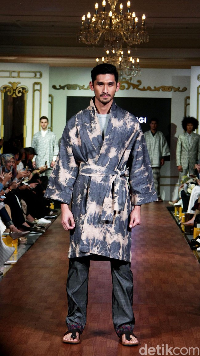 Koleksi Dian Pelangi Fall/Winter 2017. Foto: Mohammad Abduh/Wolipop