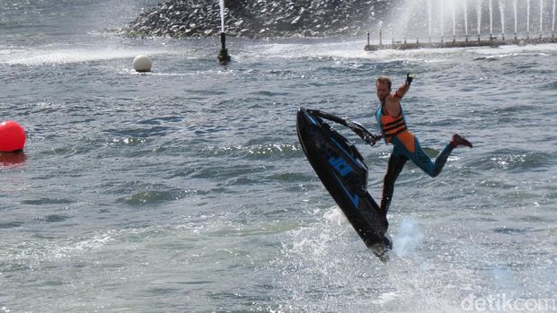Aksi Jet Stunt Extreme (Fitraya/detikTravel)