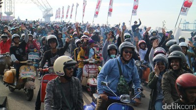 Penggemar Vespa Berpesta di Makassar