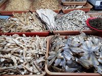 Judul: Sebelum Belanja untuk Ramadan, Cek Dulu Harga Ayam hingga Bumbu Giling di Pasar Ini
