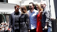 Sejumlah pemain seperti, Tom Cruise, Sofia Boutella, Jake Johnson, Annabelle Wallis dan sutradara Alex Kurtzman juga mendapat sambutan meriah. REUTERS/Patrick T. Fallon.