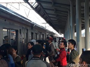Stasiun Klender Tak Beroperasi, Stasiun Buaran Disesaki Penumpang