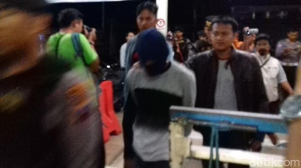 Salah satu tersangka kasus Mapala UII yang dijemput polisi malam ini.