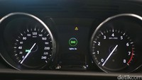 Mesin All New Discovery tersebut disandingkan dengan transmisi otomatis ZF dengan 8 percepatan yang dilengkapi dengan Command Shift. All New Discovery mampu berlari dari keadaan diam hingga 100 km/jam hanya dalam 7,1 detik.