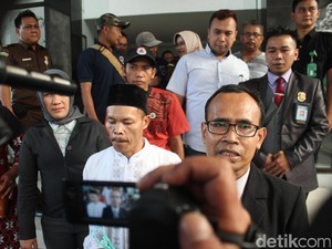 Melongok Aktivitas Didin Si Pencari Cacing Setelah Keluar Tahanan