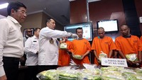 Kepala BNN Budi Waseso mengatakan modus operandi yang digunakan oleh Toge termasuk modus baru untuk mengelabui petugas, seolah-olah di dalamnya adalah ikan.