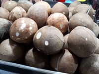 Judul: Sebelum Belanja untuk Ramadan, Cek Dulu Harga Ayam hingga Bumbu Giling di Pasar Ini
