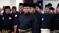 Pelantikan ini bukan momen baru buat Prabowo. Pria yang juga menjabat sebagai ketua umum Partai Gerindra ini telah mengisi kursi Ketum IPSI sejak 2004 silam.