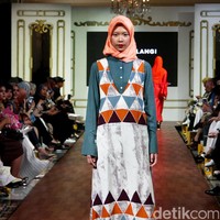 Koleksi Dian Pelangi Fall/Winter 2017. Foto: Mohammad Abduh/Wolipop