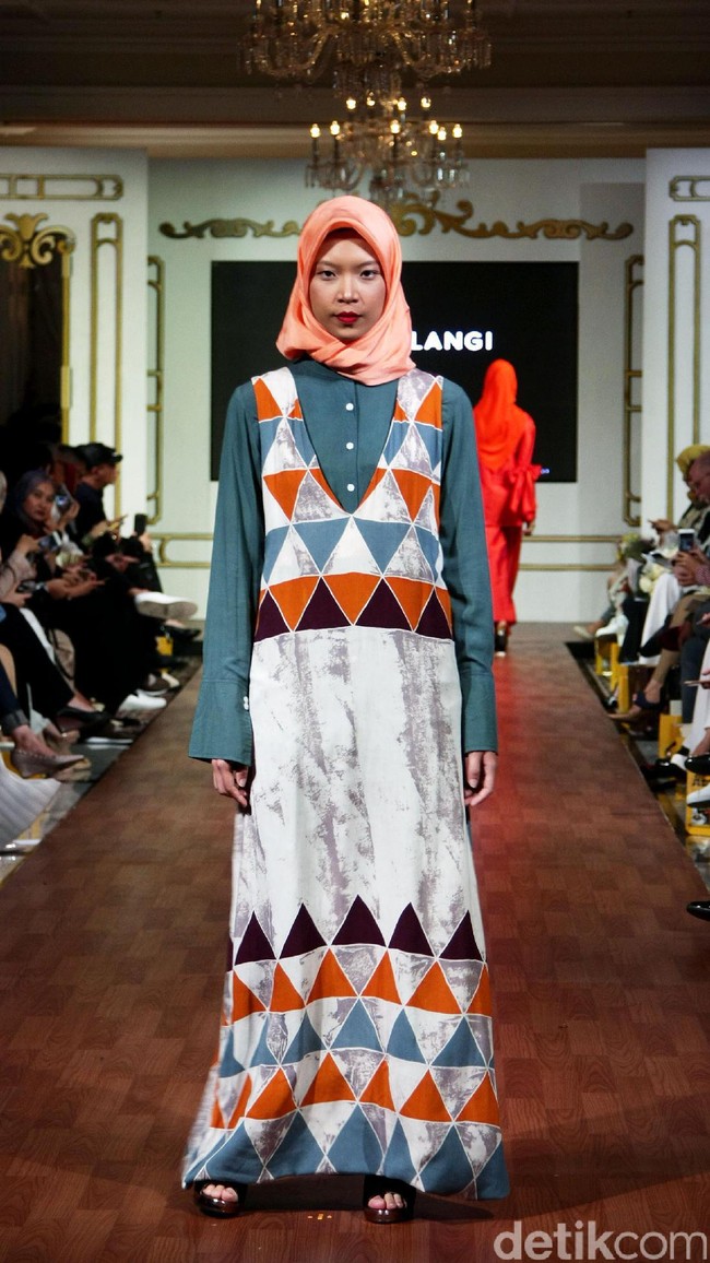 Koleksi Dian Pelangi Fall/Winter 2017. Foto: Mohammad Abduh/Wolipop