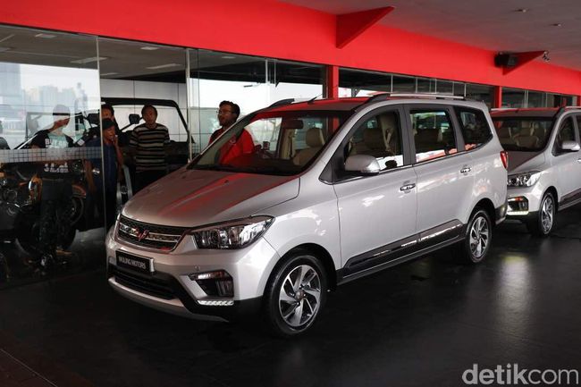 MPV Wuling Disapa Confero S