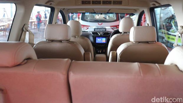 Captain seat di baris kedua