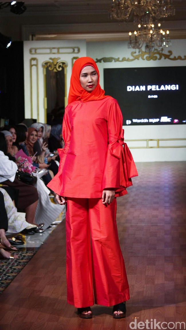 Koleksi Dian Pelangi Fall/Winter 2017. Foto: Mohammad Abduh/Wolipop