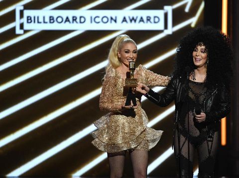 Foto: Cher Seksi Berbusana Transparan di Billboard Music Awards 2017