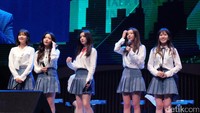 Selain itu mereka juga memberitahu tempat kencan yang cocok di Seoul yakni Yeonnam-Dong.