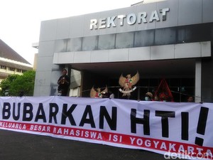 Mahasiswa dan Alumni ISI Yogyakarta Aksi Dukung Pembubaran HTI