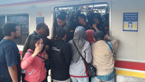  Stasiun Buaran, Jaktim, Senin (22/5/2017)