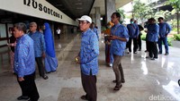 Polemik First Travel terangkat ke publik sejak para calon jemaah mulai bersuara karena tidak kunjung berangkat. Ada momen pada 22 Mei 2017 saat para calon jemaah datang ke DPR untuk mengadu. (Foto: Lamhot Aritonang)