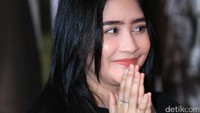 Aktris berusia 20 tahun itu selalu terlihat tersenyum kala menghadiri acara tersebut. Pool/Palevi S/detikFoto.