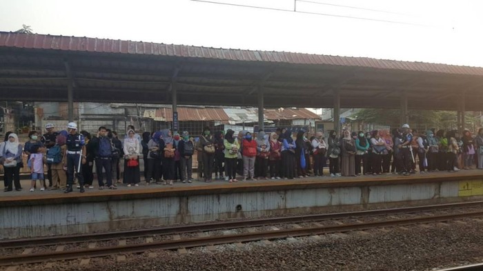 Stasiun Klender Tak Beroperasi, Belum Ada Lonjakan Penumpang