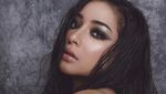 Pose Nikita Willy dengan Baju Melorot dan Rambut Lepek