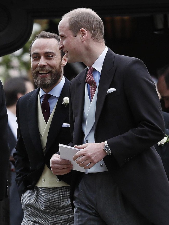 Pangeran William hadir di pernikahan Pippa Middleton. Dia tampak mengobrol dengan adik iparnya, James Middleton. (Photo by Kirsty Wigglesworth - WPA Pool/Getty Images)