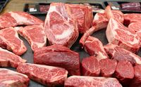 Daging kambing mentah.