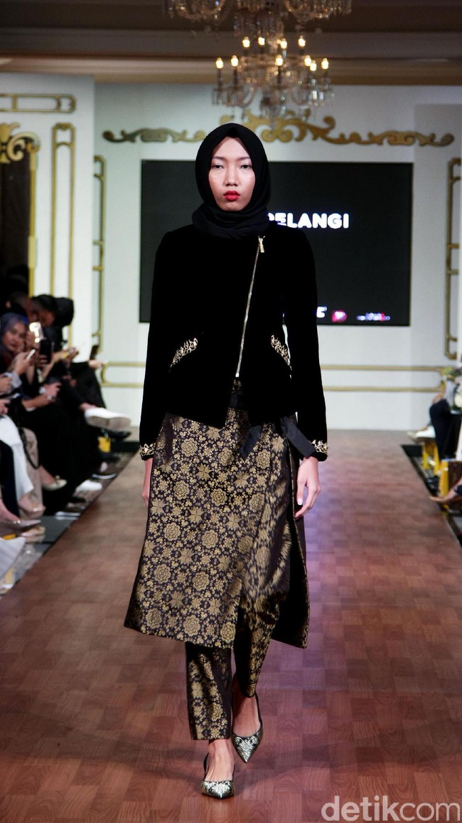 Koleksi Dian Pelangi Fall/Winter 2017. Foto: Mohammad Abduh/Wolipop