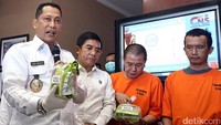 Kepala BNN Budi Waseso melakukan rilis tersangka dan barang bukti sabu.