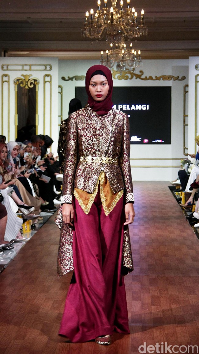 Koleksi Dian Pelangi Fall/Winter 2017. Foto: Mohammad Abduh/Wolipop