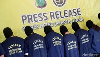 141 orang yang diamankan itu termasuk pemilik usaha hingga gigolo.