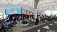 Suasana food court di Sea World. Beberapa tempat makan ada sertifikasi halal untuk wisatawan muslim (Fitraya/detikTravel)