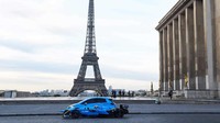 Mobil listrik Renault di Paris.