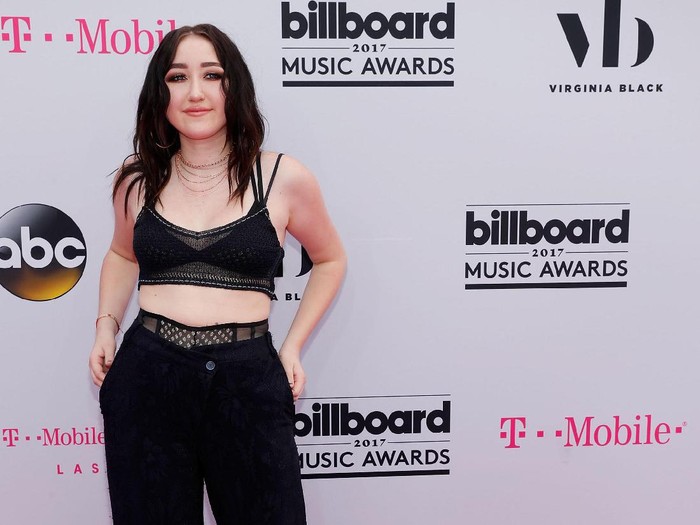 LAS VEGAS, NV - MAY 21:  Noah Cyrus arrives at the 2017 Billboard Music Awards presented by Virginia Black at T-Mobile Arena on May 21, 2017 in Las Vegas, Nevada.  (Photo by Isaac Brekken/Getty Images for Virginia Black)