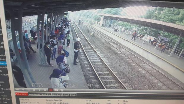 Situasi penumpang di Stasiun Buaran