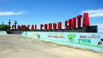 Aneka Spot Foto Kekinian di Pantai Pohon Cinta